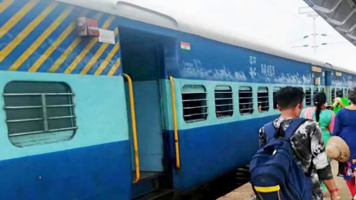 "Dense fog hits north India: Several trains delayed, IMD predicts clear skies in Delhi"