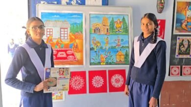 Paintings of two sisters from Ramnagar got honour, got place in the calendar of Shikshak Manch