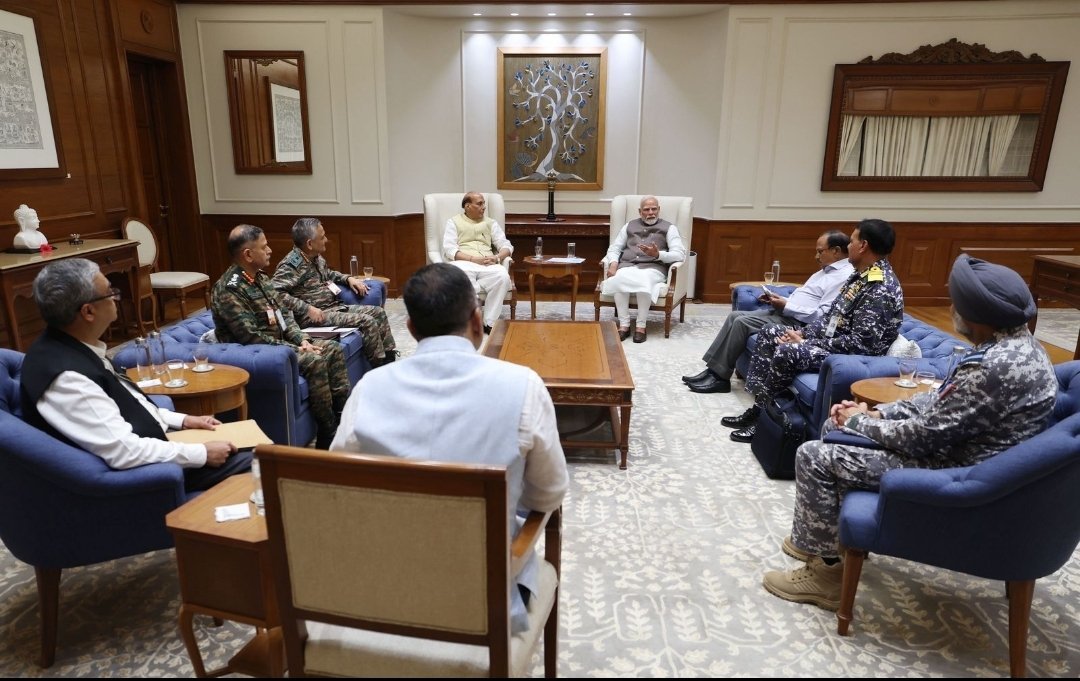 Prime Minister Modi held a high level security meeting, India gave a befitting reply to Pak attack