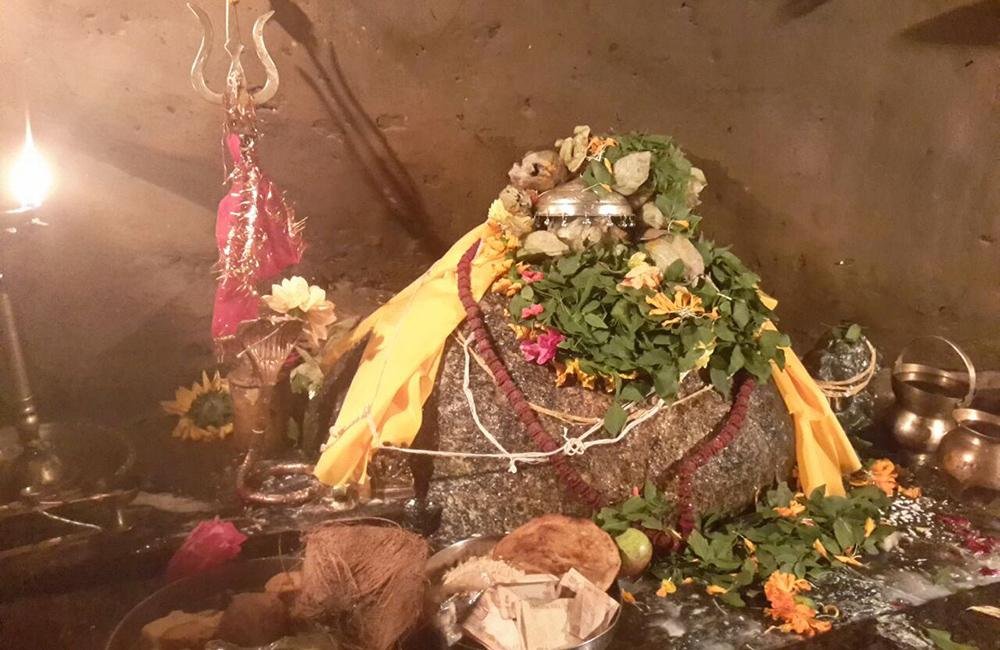A huge crowd of devotees gathered at Kalpeshwar Mahadev Dham, the only temple among the Panch Kedars that remains open throughout the year