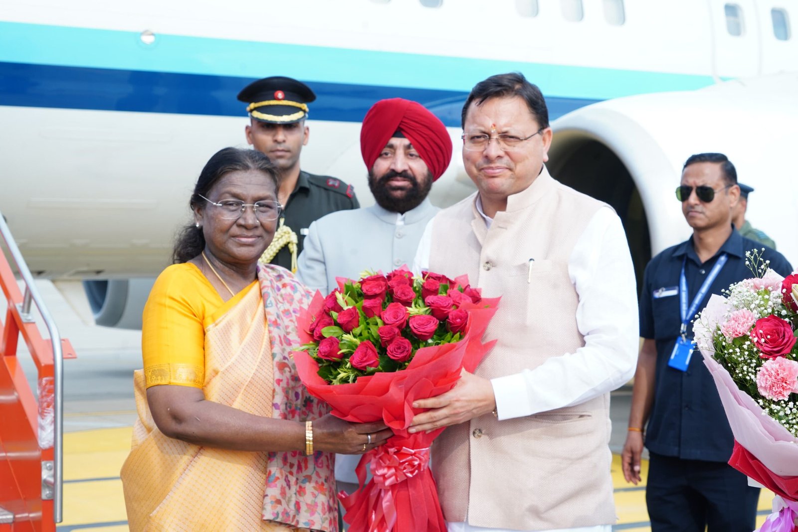Governor and Chief Minister gave a warm welcome to President Draupadi Murmu on her arrival in Uttarakhand