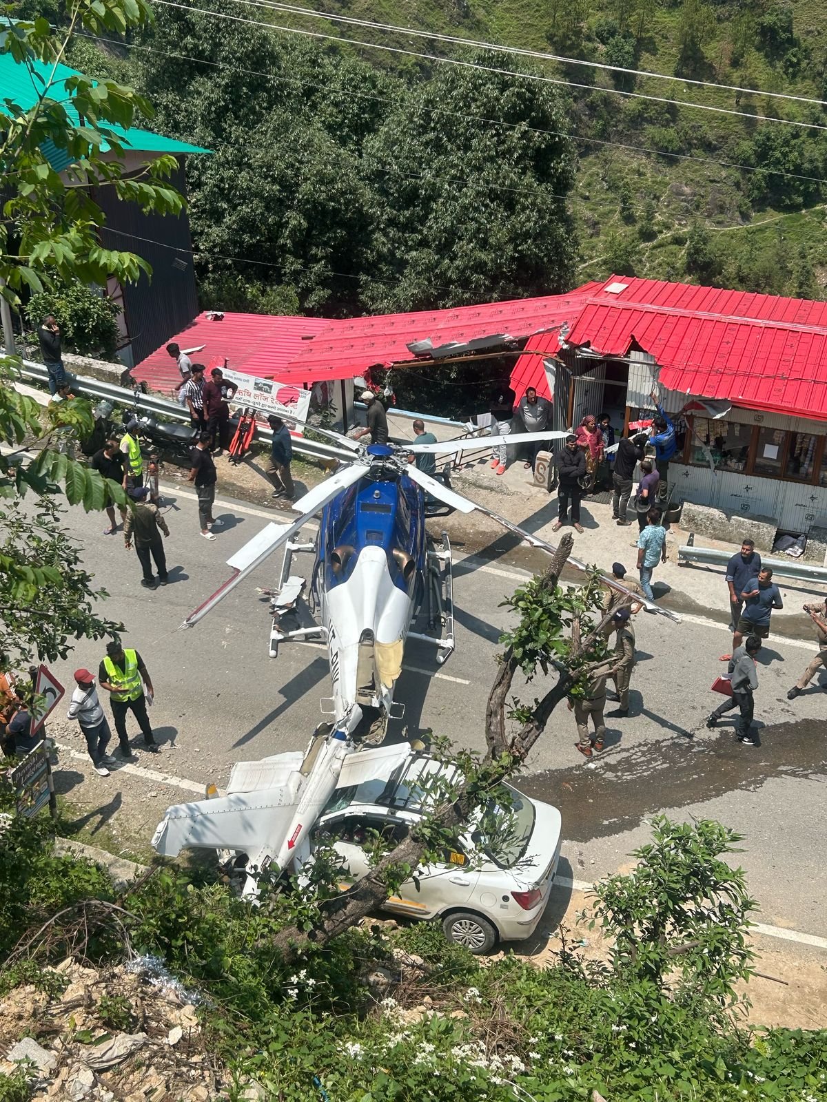 A helicopter going to Kedarnath escaped a crash, the pilot showed presence of mind in Badasu